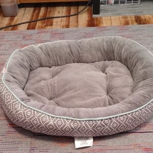 Boots & Barkley Gray Cat Bed